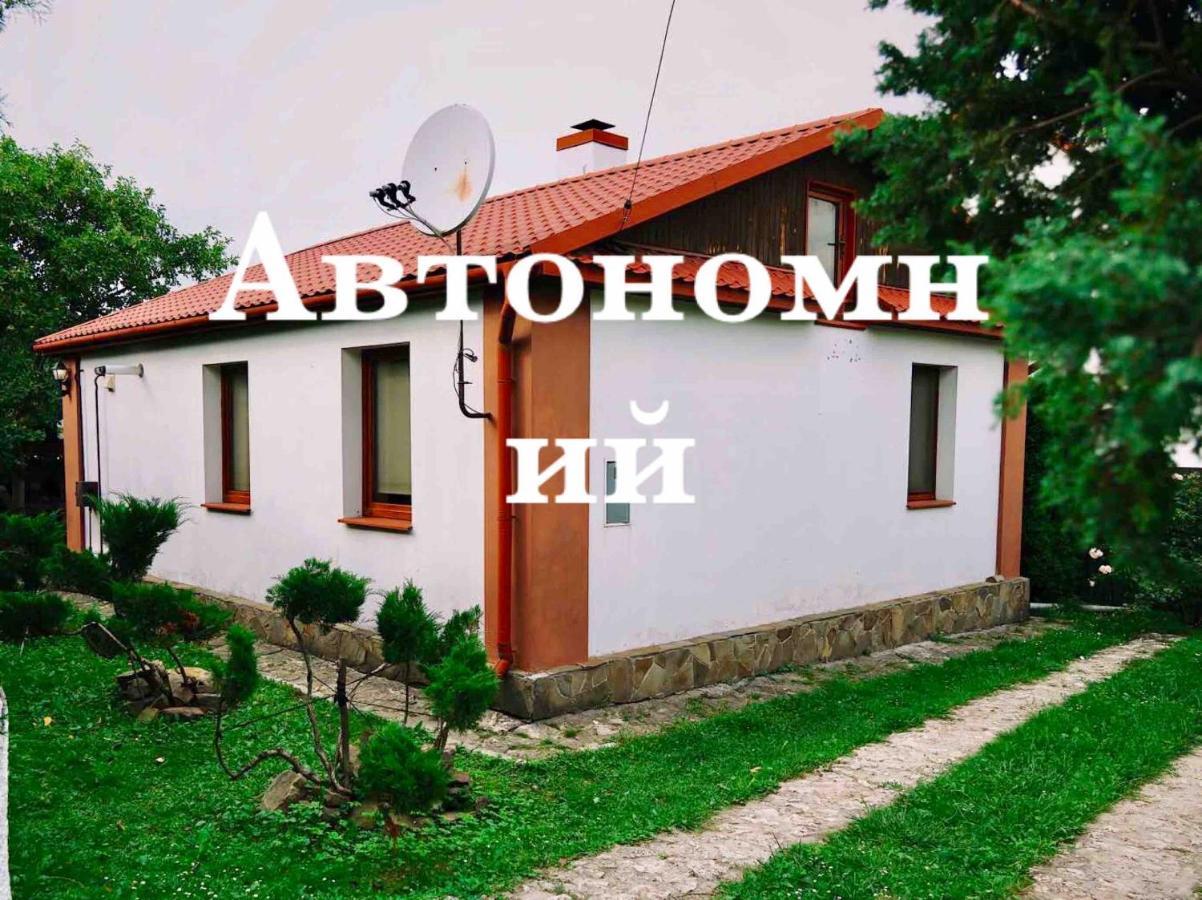 Willa Sadyba Pochayiv Poczajów Zewnętrze zdjęcie