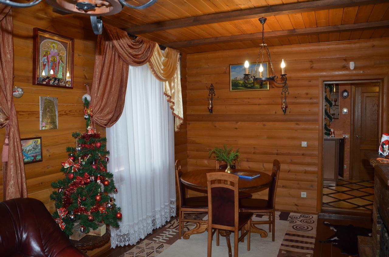 Willa Sadyba Pochayiv Poczajów Zewnętrze zdjęcie
